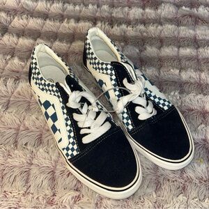 New Women Sport Sneaker
Size 9